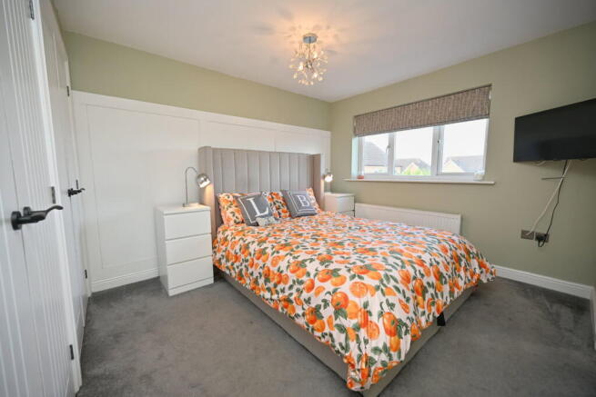 4 bed Detached for sale Image 11