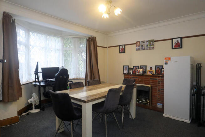 The Avenue, Coulsdon photo 4