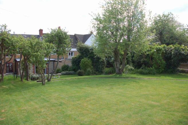 REAR GARDEN 2