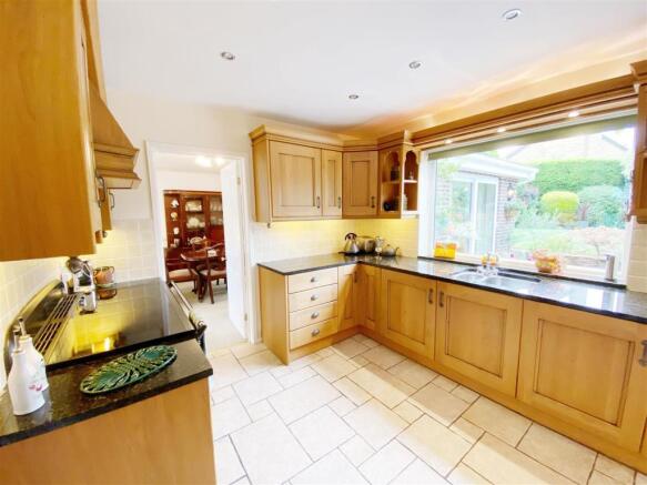 Kitchen pic 2.jpg