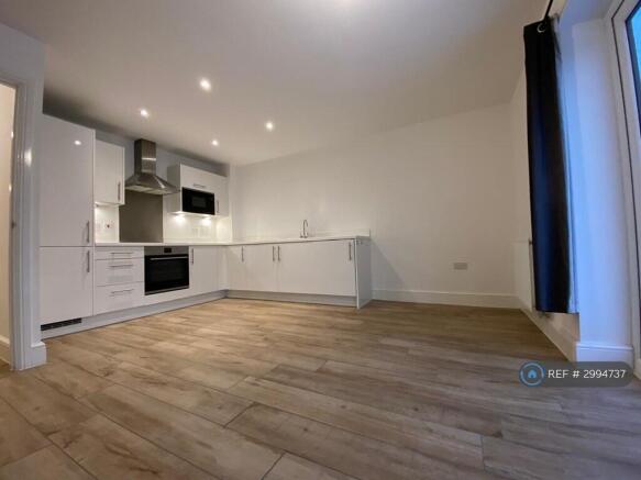 3 bed Semi-Detached to rent Image 6