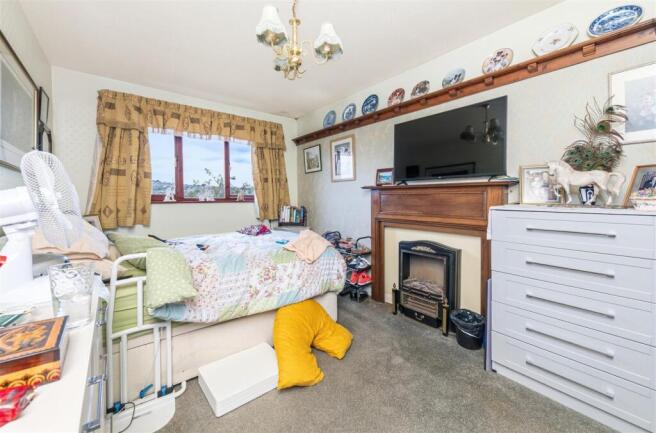 4 bed Detached for sale Image 10