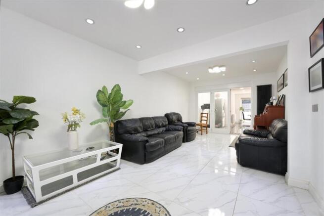 Living Room 2.jpg