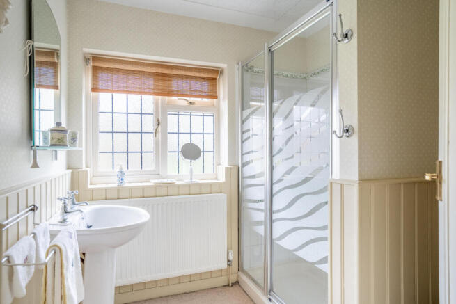 5 bed Detached for sale Image 11