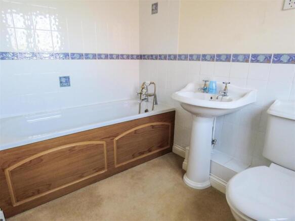 Main Bathroom.JPG
