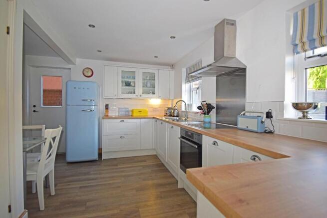 8 Dugard Way, kitchen a.jpg