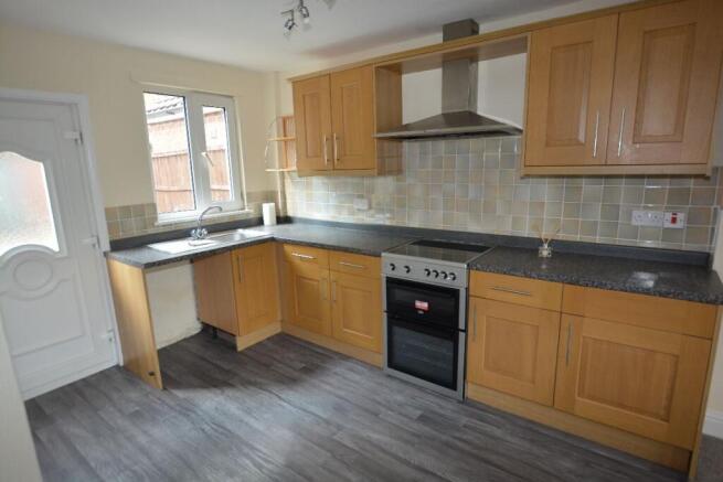 2 bed Terraced to rent Image 2