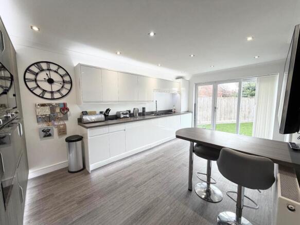 5 bed Detached Bungalow for sale Image 9