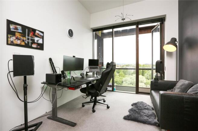 Bedroom / Study
