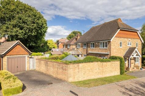 34 Lincolns Mead, Lingfield, RH7