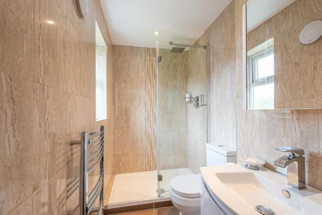 MASTER EN-SUITE