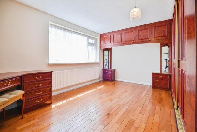 4 bed Detached for sale Image 11