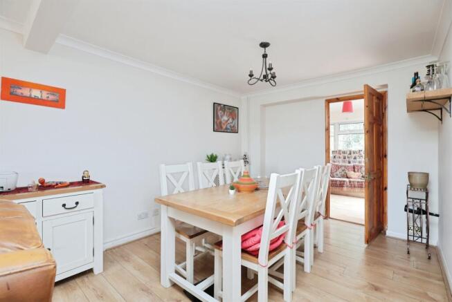 Chapmans Crescent, Chesham photo 4