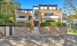Flat 3, 8 Tranquility, Nairn Road, Poole BH13 7NQ