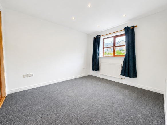 3 bed Terraced to rent Image 8