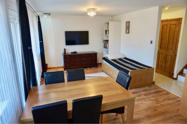 Lounge/Dining Room