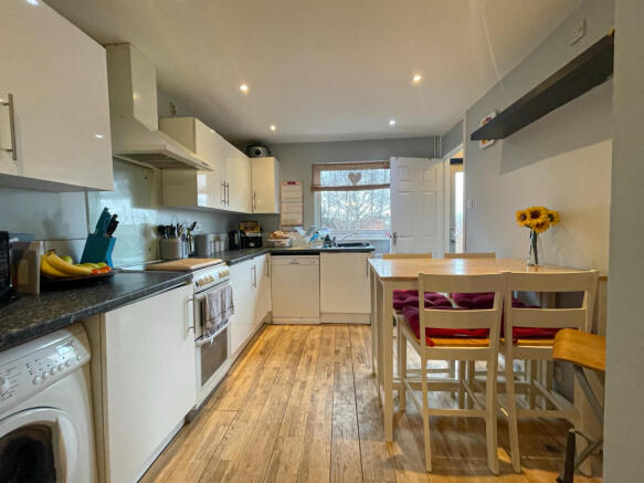 Kitchen & Breakfast Room