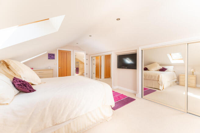 5 bed Barn Conversion for sale Image 8