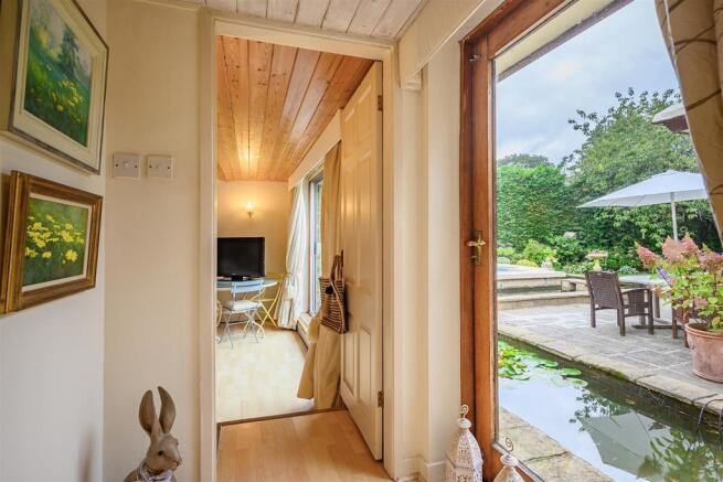 8481616-interior47.jpg