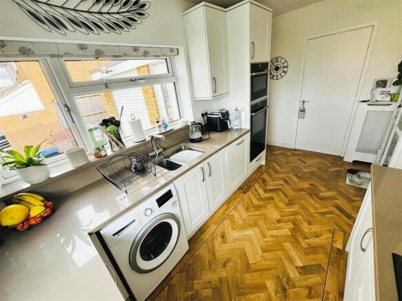 Kitchen...jpg