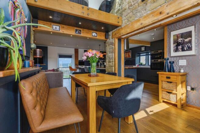 4 bed Barn Conversion for sale Image 12
