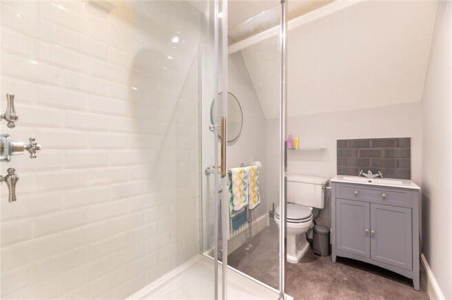 5 bed Detached for sale Image 10