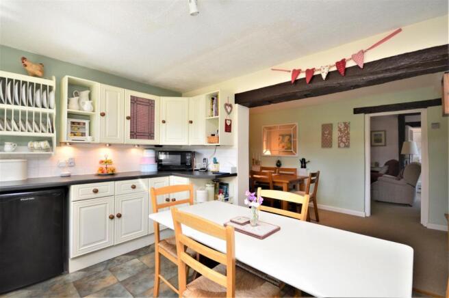 5 Kitchen Diner 2 Bramble.JPG