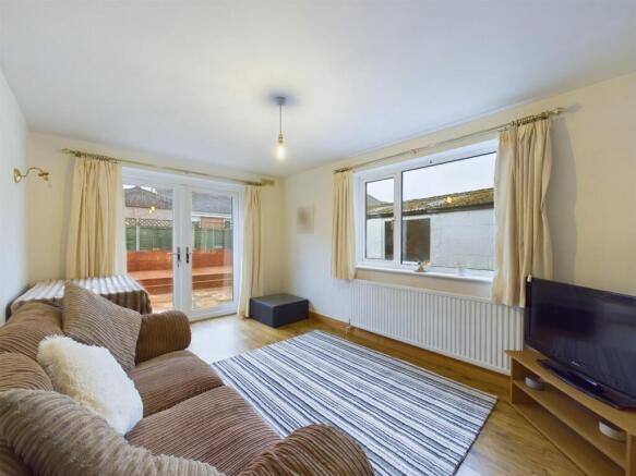 5 bed Detached for sale Image 4