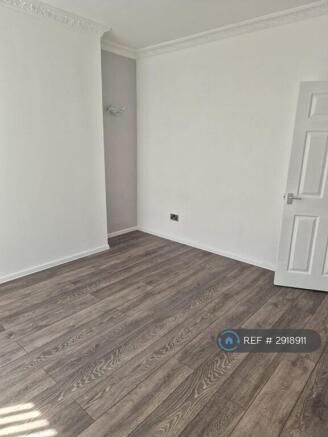 3 bed Terraced to rent Image 4