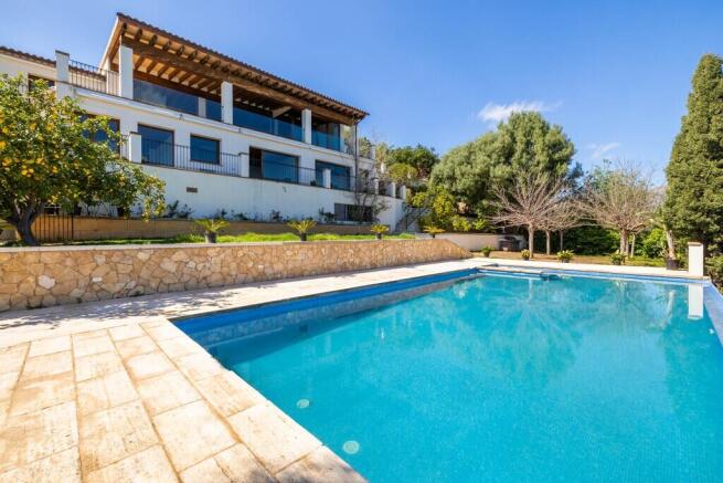 Exterior and Pool (1