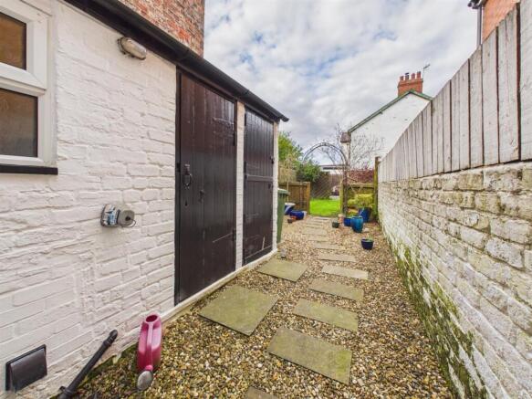 4 bed Terraced for sale Image 12
