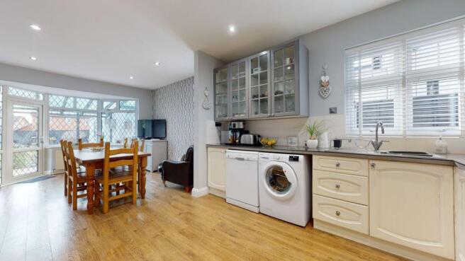 KITCHEN/DINING ROOM