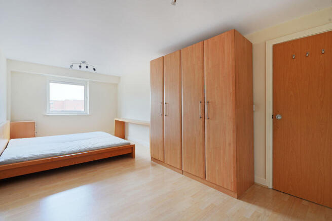 3 bed Apartment to rent Image 11