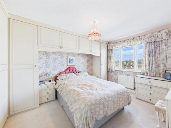 2 bed Flat for sale Image 8