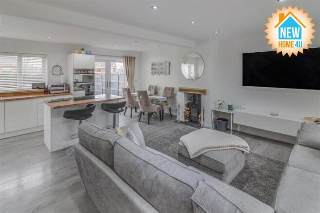 LIVING ROOM: