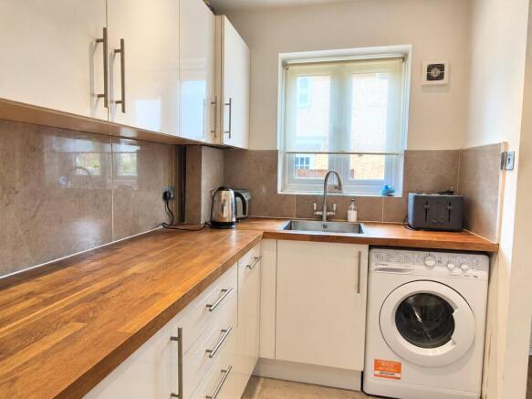 Laurel Fields, Potters Bar, Hertfordshire, EN6 photo 4