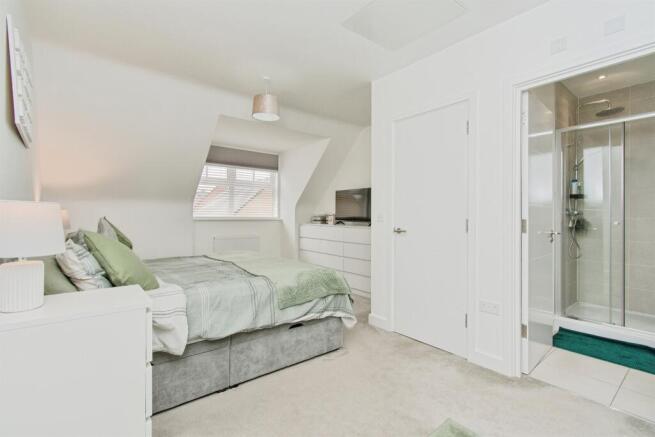 4 bed Semi-Detached for sale Image 4