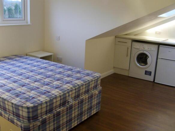 120 bunns lane flat 5 (1).JPG