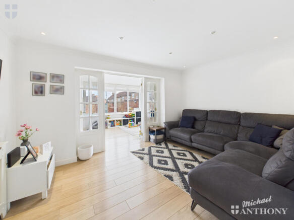 CAM03852G0-PR0381-STILL011