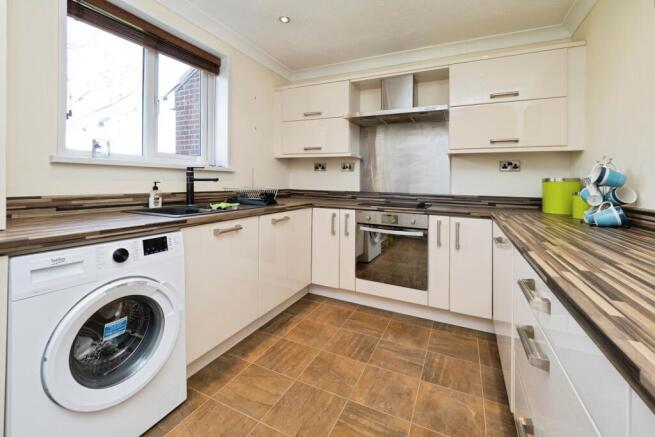 3 bed Flat for sale Image 4