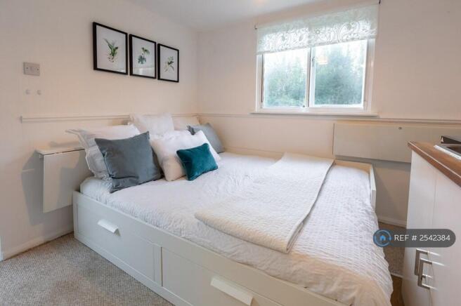 Bed Pulls Out From Single To a Double