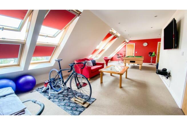 Bedroom 5/Games Room