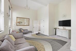 Flat 3, Sutherland House, Rosebury Square, Woodford Green IG8 8NS