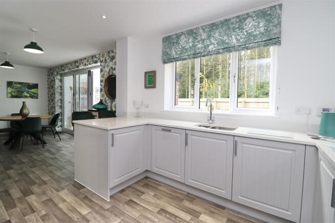 4 bed Detached for sale Image 6