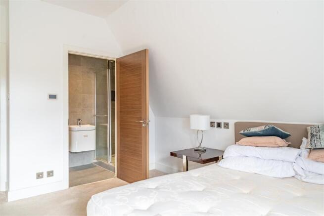 2 bed Apartment to rent Image 11