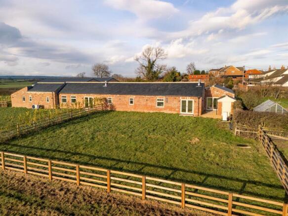 3 bed Barn Conversion for sale Image 11