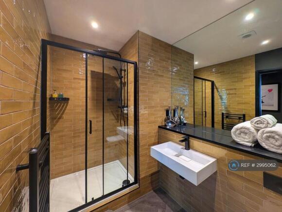 2 bed Flat to rent Image 11
