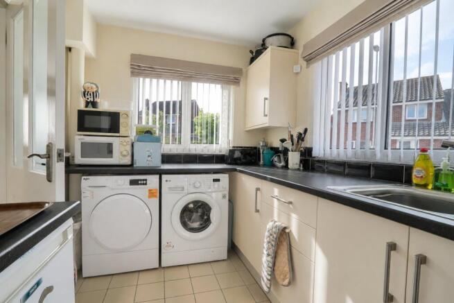 4 bed Detached for sale Image 8