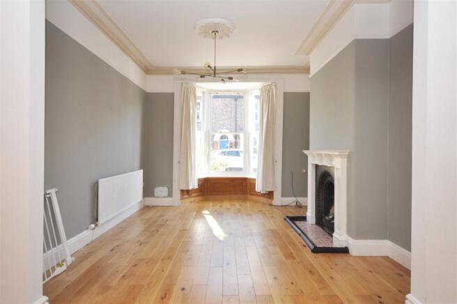 LIVING/DINING ROOM