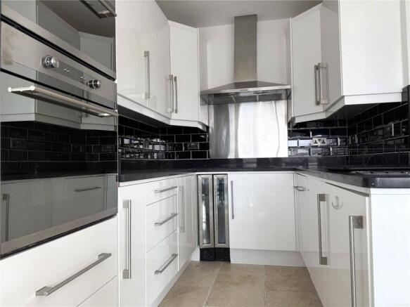 2 bed Apartment to rent Image 6